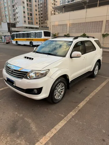 Toyota Hilux SW4 SRV D4-d 4X4 3.0 TDI Dies. AUT 2013