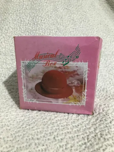 Caixinha Musical para Guardar Joias em formato de chapeu