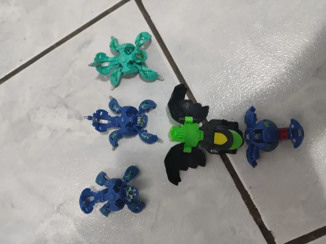 Lote bakugan todos por 70$