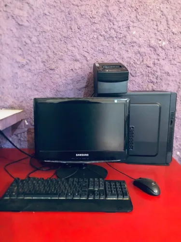 Computador, monitor, teclado, mouse e impressora eletrônica