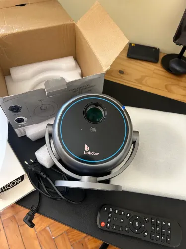 Projetor Bettdow 360° com foco automático