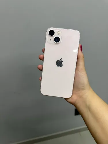 iPhone 13 rosa (todo original) / 82% de bateria