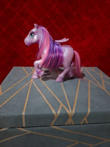 Poney roxo com gliter mattel.