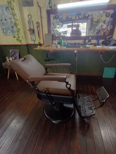 Vendo cadeira de barbeiro (barbearia)