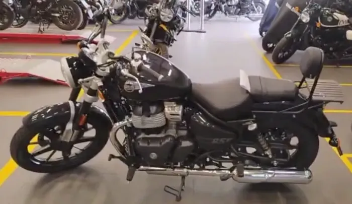 SUPER METEOR 650 Astral Black / com banco original + acessórios