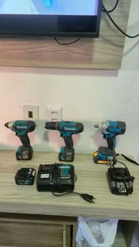 Vendo kit com 1 parafusadeira makita e 2 chave de impacto