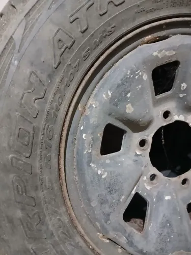 Pneus 225/75/16