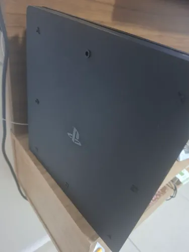 Ps4 1tb com 4 controles