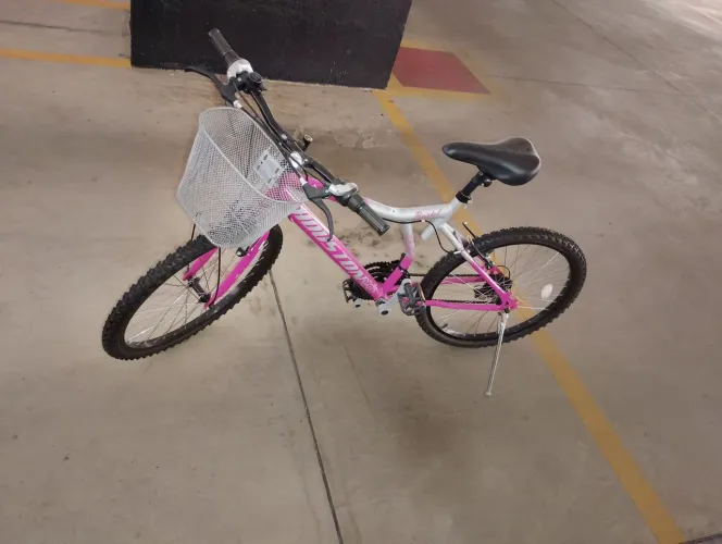 Bicicleta aro 24, extremamente, conservada. Possui nota fiscal.
