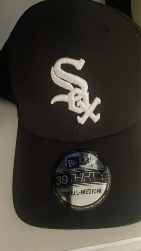 Bone new era socks fechado preto