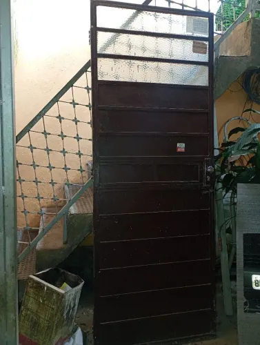 Porta para entrada marrom