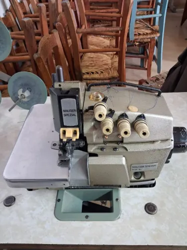 Máquina Overlock 5 fios Mouser