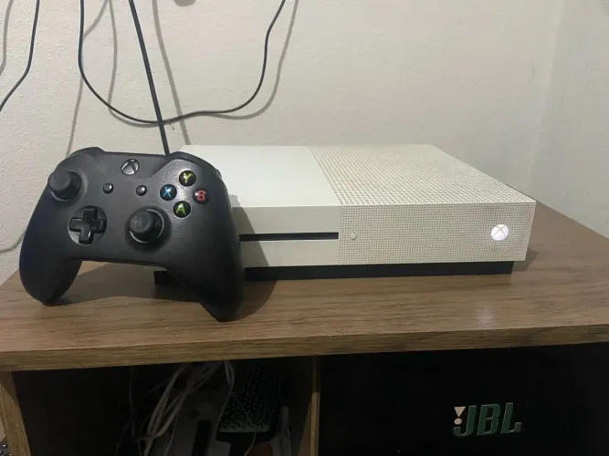 Xbox One S c/ manete