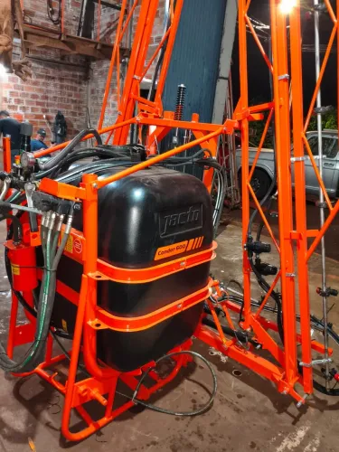 Pulverizador 600 jacto 14 metros