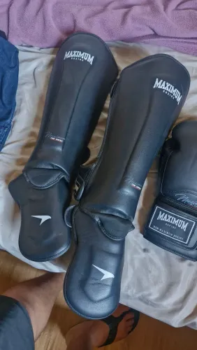 Caneleira e luva de muay thai