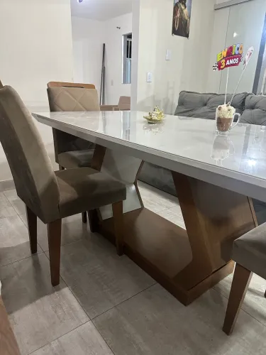 Mesa linda  + 6 cadeiras em perfeito estado! 