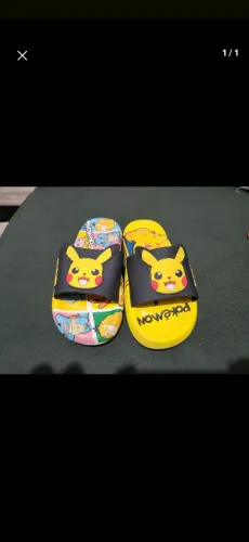 chinelo pikachu pokemon colorido 39