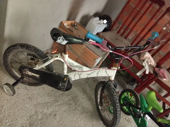Vendo bicicleta da Monster High original infantil