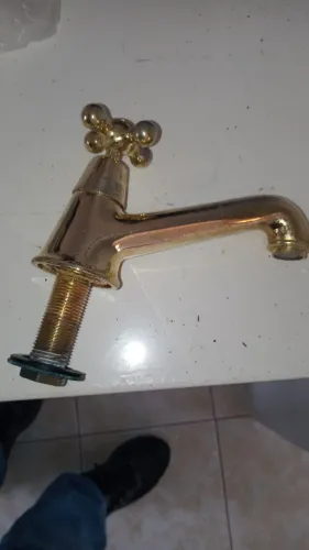 Torneira para Lavatório Dourada