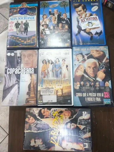 LOTE COM 7 FITAS EM VHS COMÉDIA ACE VENTURA / CORRA QUE A PÓLICIA VEM AÍ / FAMÍLIA BUSCAPÉ