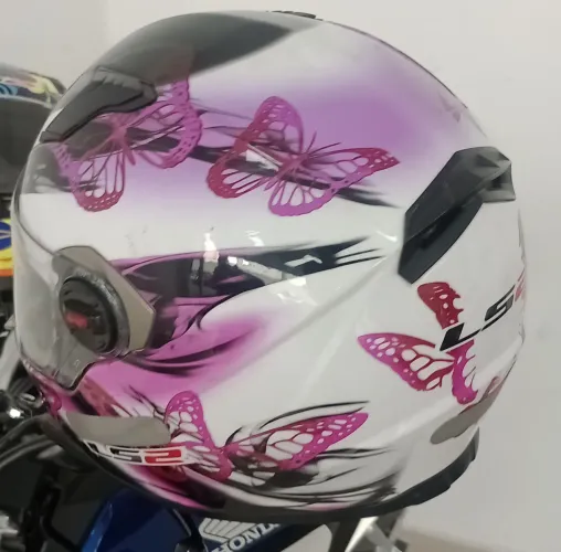 Capacete ls2 semi novo