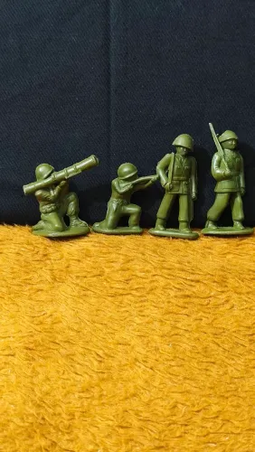 Conjunto de 4 Miniaturas Army de Época em Plástico Rígido Verde - Anos 60