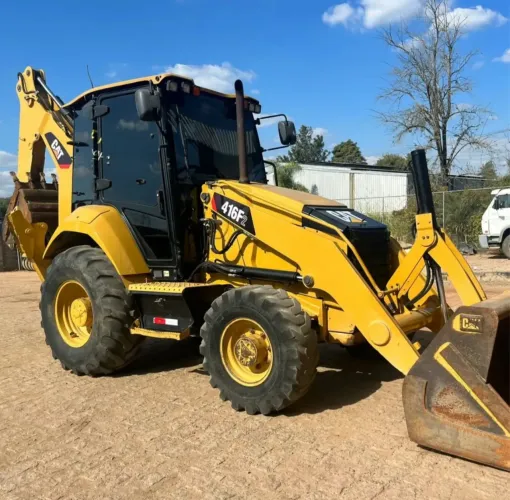 RETROESCAVADEIRA CAT PILLAR 416F2