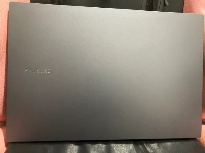 Notebook Samsung Intel Celeron - Perfeito para estudos, trabalho e uso diário