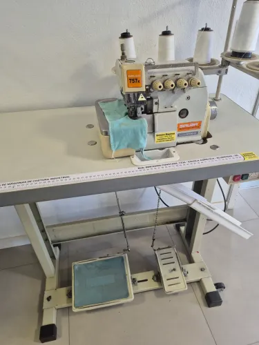 Maquina de costura industrial