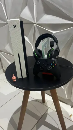 Xbox one s ( usado ) + controle + 1 jogo