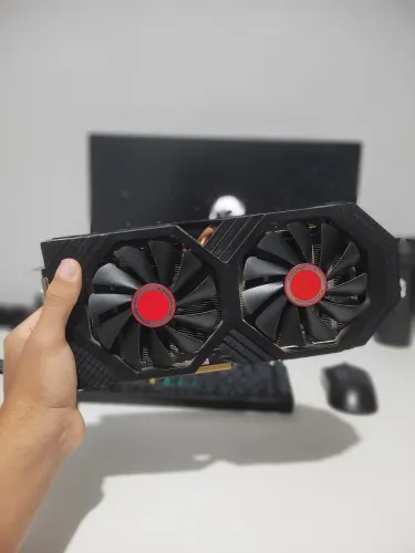 Placa de Vídeo Radeon RX 580 XFX GTS Edition em perfeito estado