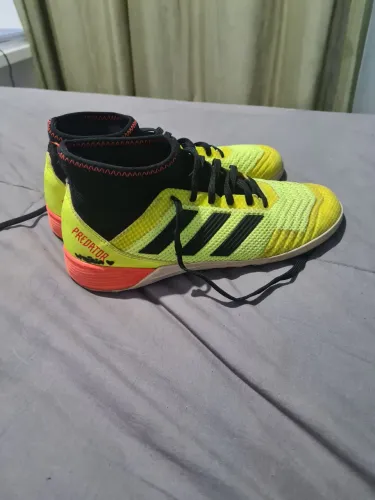 Chuteira da adidas