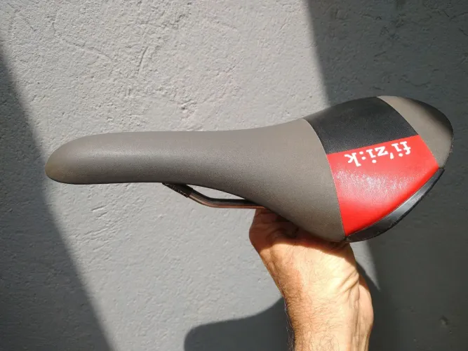 Selim/banco Fizik aliante 143mm
