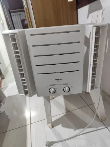 Ar muito novo. Gelando muito bem. 