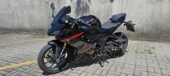 SBM 250 s (ABS, GPS, Bluetooth)