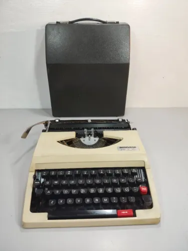 Com Defeito LEIA a Descrição do anuc- Maquina Escrever Remington 28 Datilografia Fhu (Usad