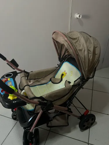 Carrinho de bebê seminovo