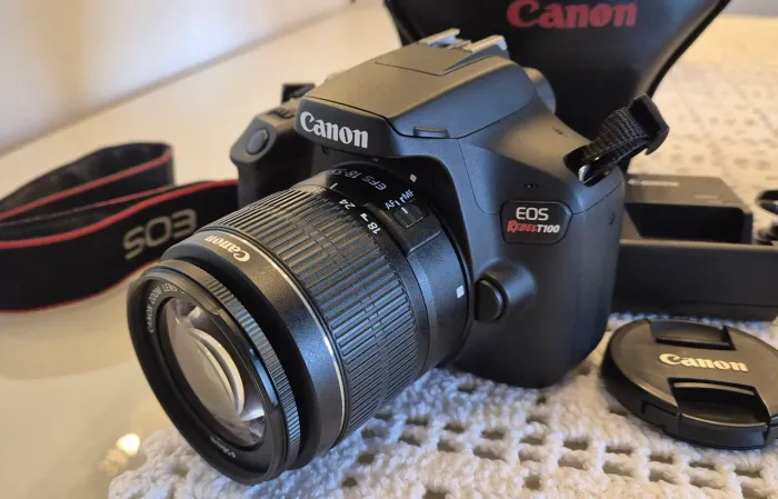 Canon T100 Wi-fi com lente 18-55mm (Apenas 23.413 clicks)