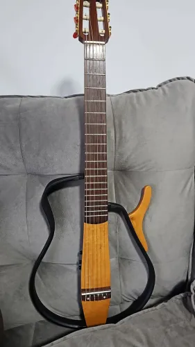 Vendo violão Yamaha silent vazado.
