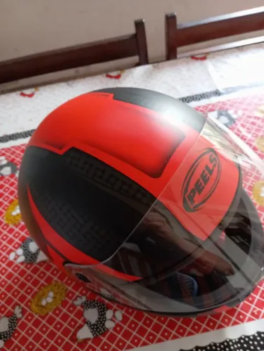 Capacete praticamente sem uso, aceito contra proposta 