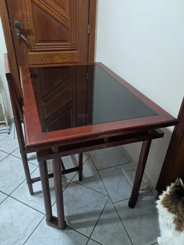 Mesa com 4 cadeiras em madeira