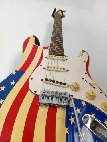 Guitarra Stratocaster Eagle
