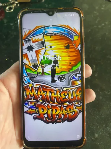 Vendo celular pegando tudo normal