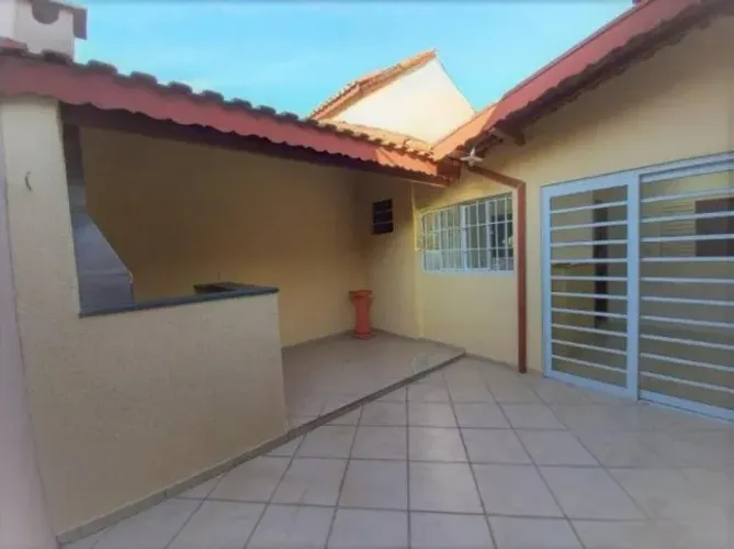 Casa com 3 Quartos e 2 banheiros à Venda, 109 m²