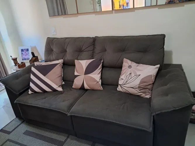 Sofá Retrátil marrom 