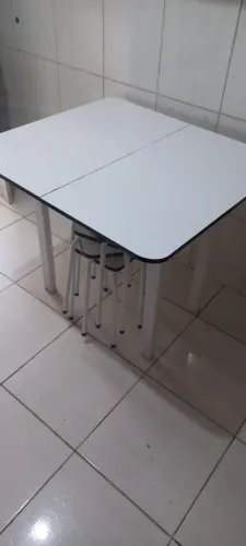 Mesa abre e fecha
