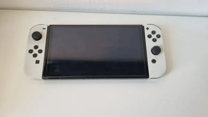 Nintendo Switch OLED Branco + Par JoyCon + Travel Case