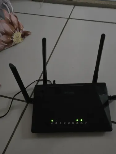 Roteador D-Link Gigabit-Ethernet AC 1200Mbps, Dual Band, 4 Antenas -DIR-842