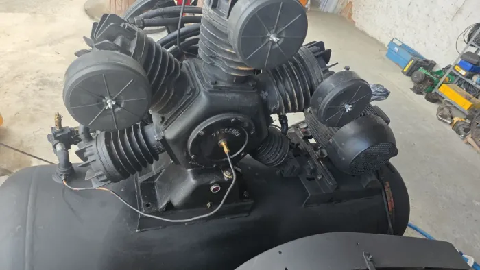 Compressor 60 pés ,trifasico 220/380 ,425 litros recondicionado.