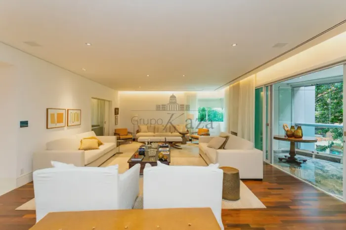 Apartamento Mobiliado - Itaim Bibi - 4 Dormitórios - 500m².